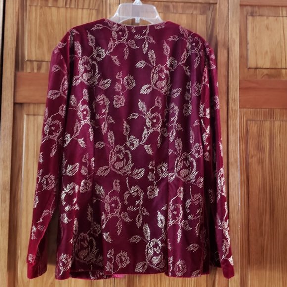 H. APPAREL red w/gold tone decor button front L/S fitted top sz 10 woman's - Picture 3 of 3